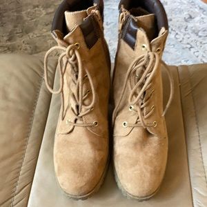 Boots man made upper. Lace & side zipper .